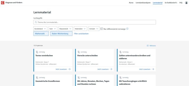 Screenshot einer Webseite mit Suchfunktion und Lernmaterialien in blauen Kästen
